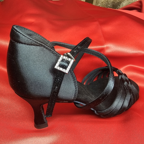 Beautiful and elegant woman's heels, ready for those special occasions! - Picture 3 of 4